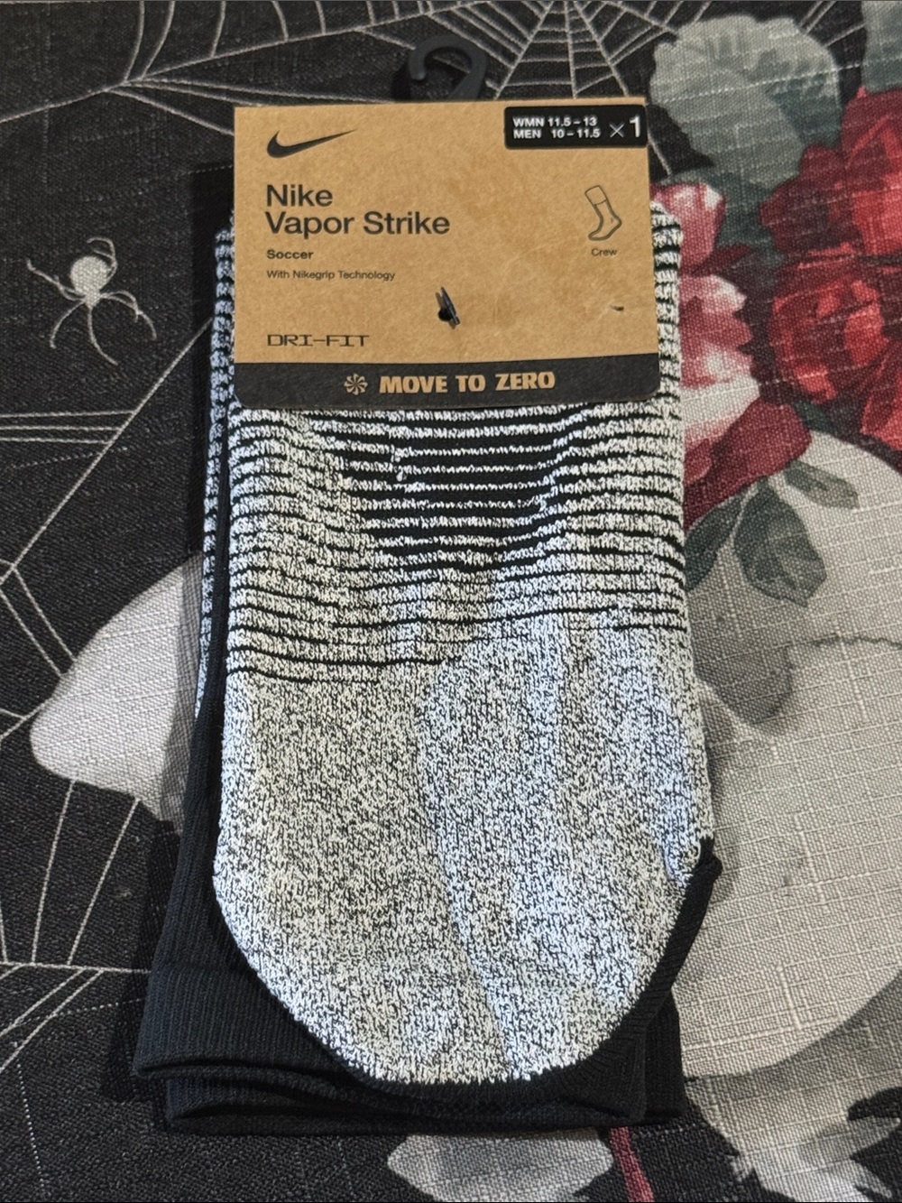 NWT NIKE VAPOR STRIKE WITH NIKEGRIP TECHNOLOGY CREW SOCKS SZ MENS 10-11.5 RARE